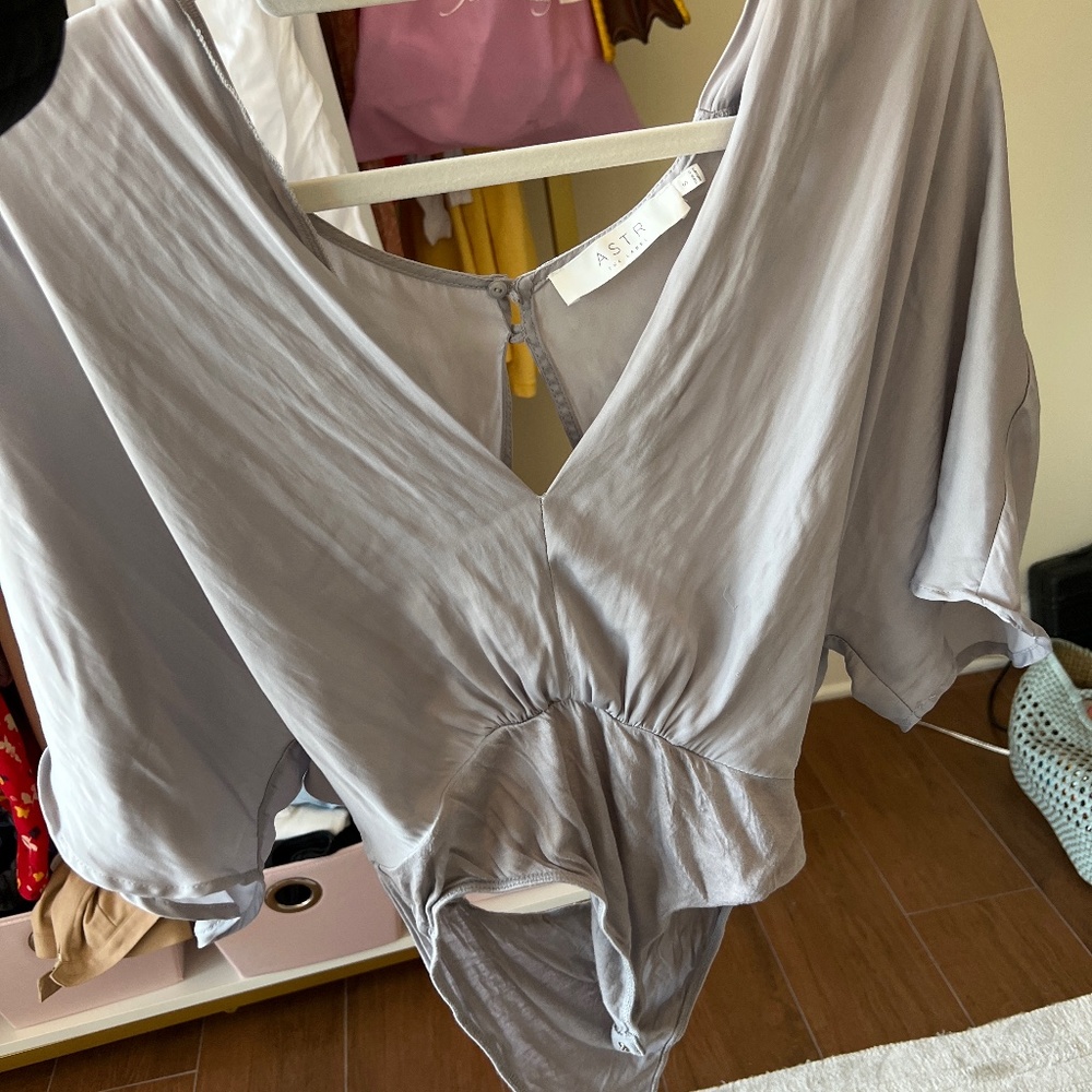 ASTR BODY SUIT GRAY FLOWY TOP CUTE AF SIZE SMALL
